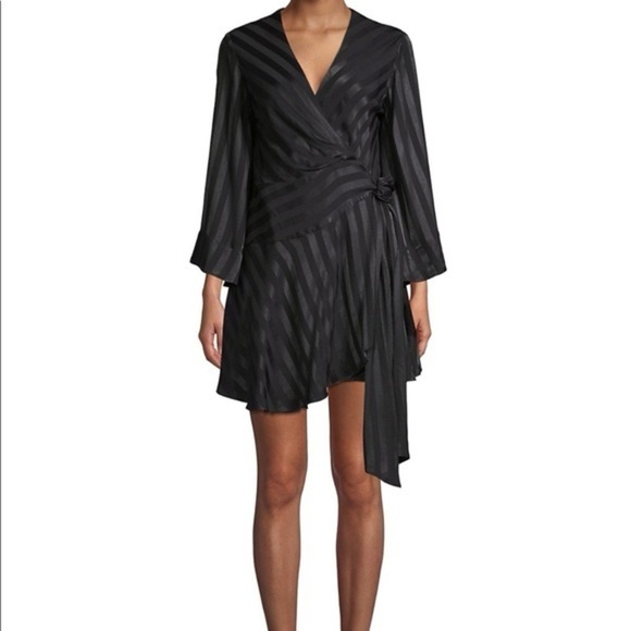 New! Significant Other Serenity Wrap Contrast Dress - Picture 4 of 5